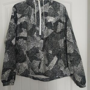 Women Nike Black and White Patterned Windbreaker, Size S